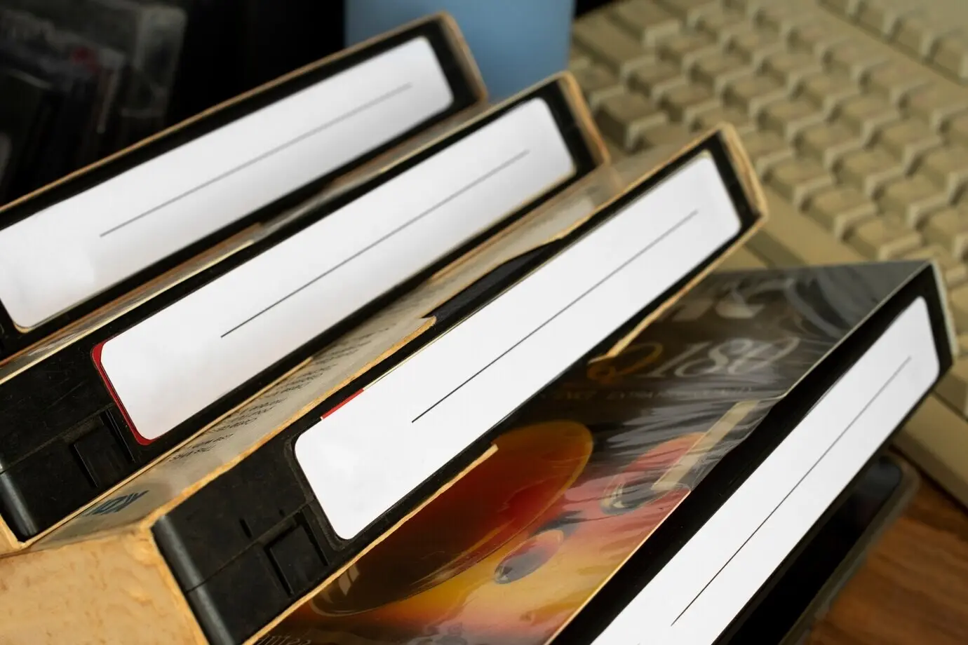 Раскладка винтажной упаковки VHS